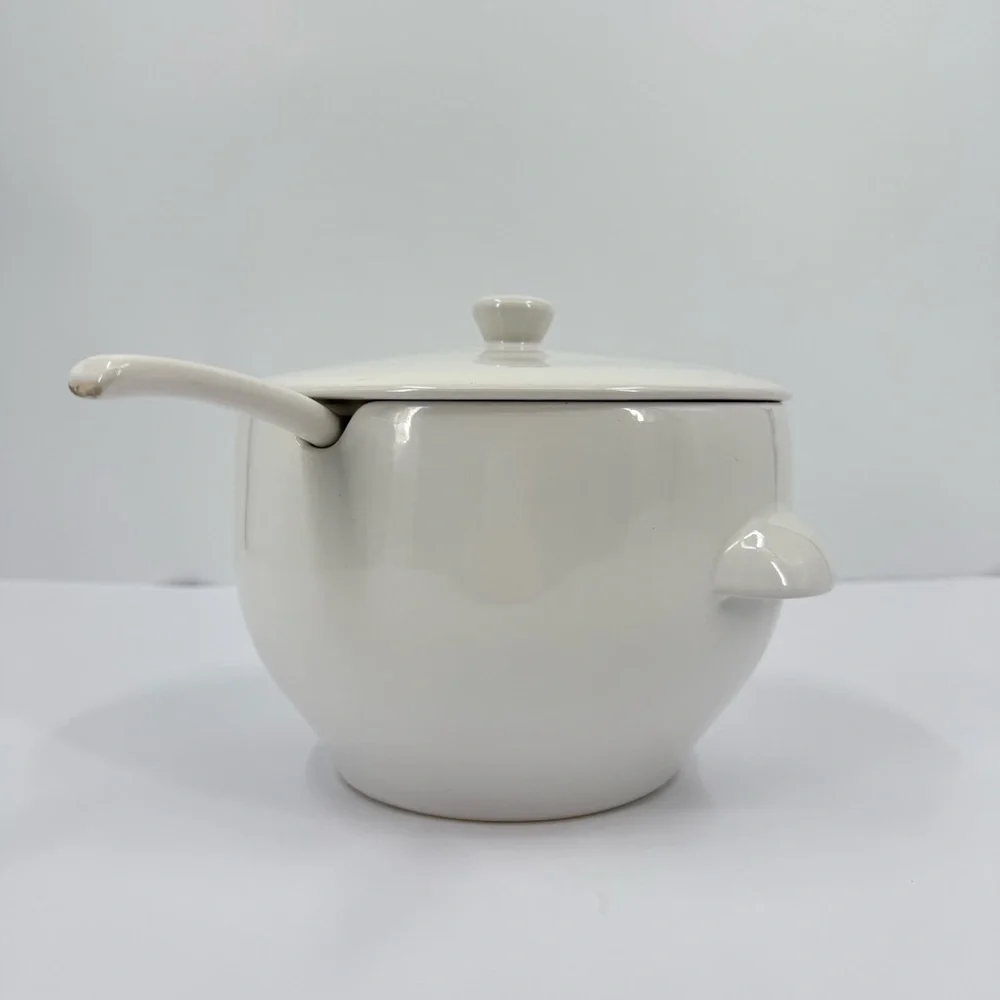 POTTERY BARN CHINA Great White Collection Rim Shape Soup Tureen, Lid, and Ladle